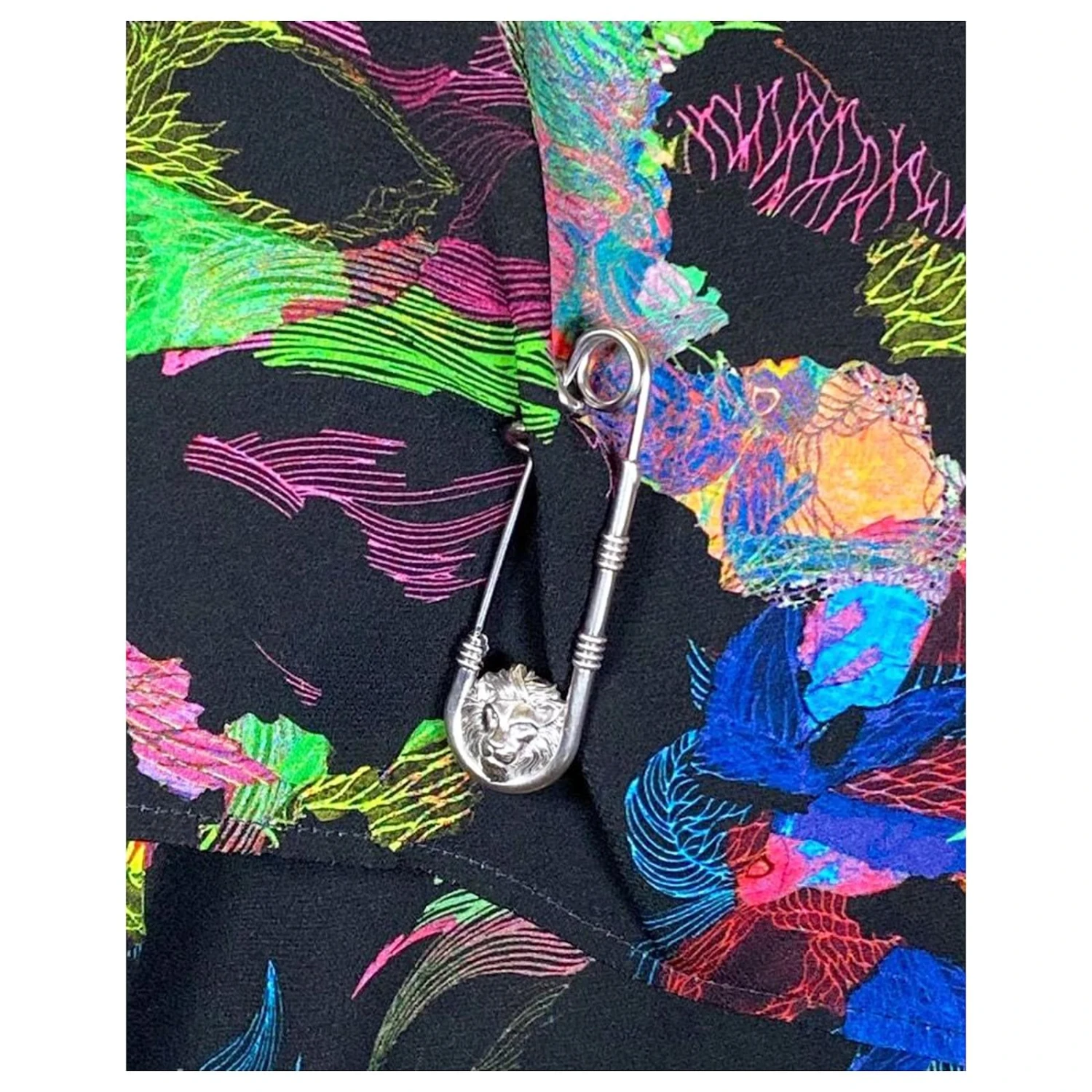 Robe De Cocktail Versus Versace à Imprimé Fluro Abstrait Avec épingle à Nourrice Multicolore – Image 2