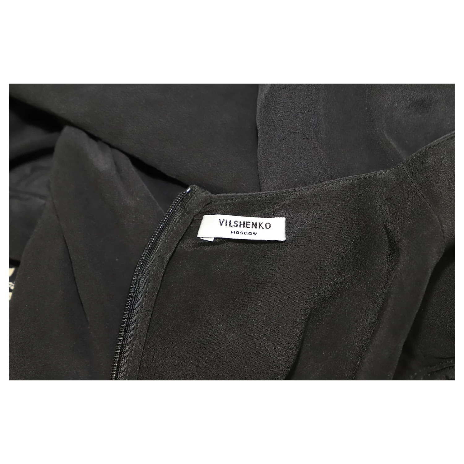 Vilshenko Robe Florale à Manches Longues En Soie Noire – Image 2