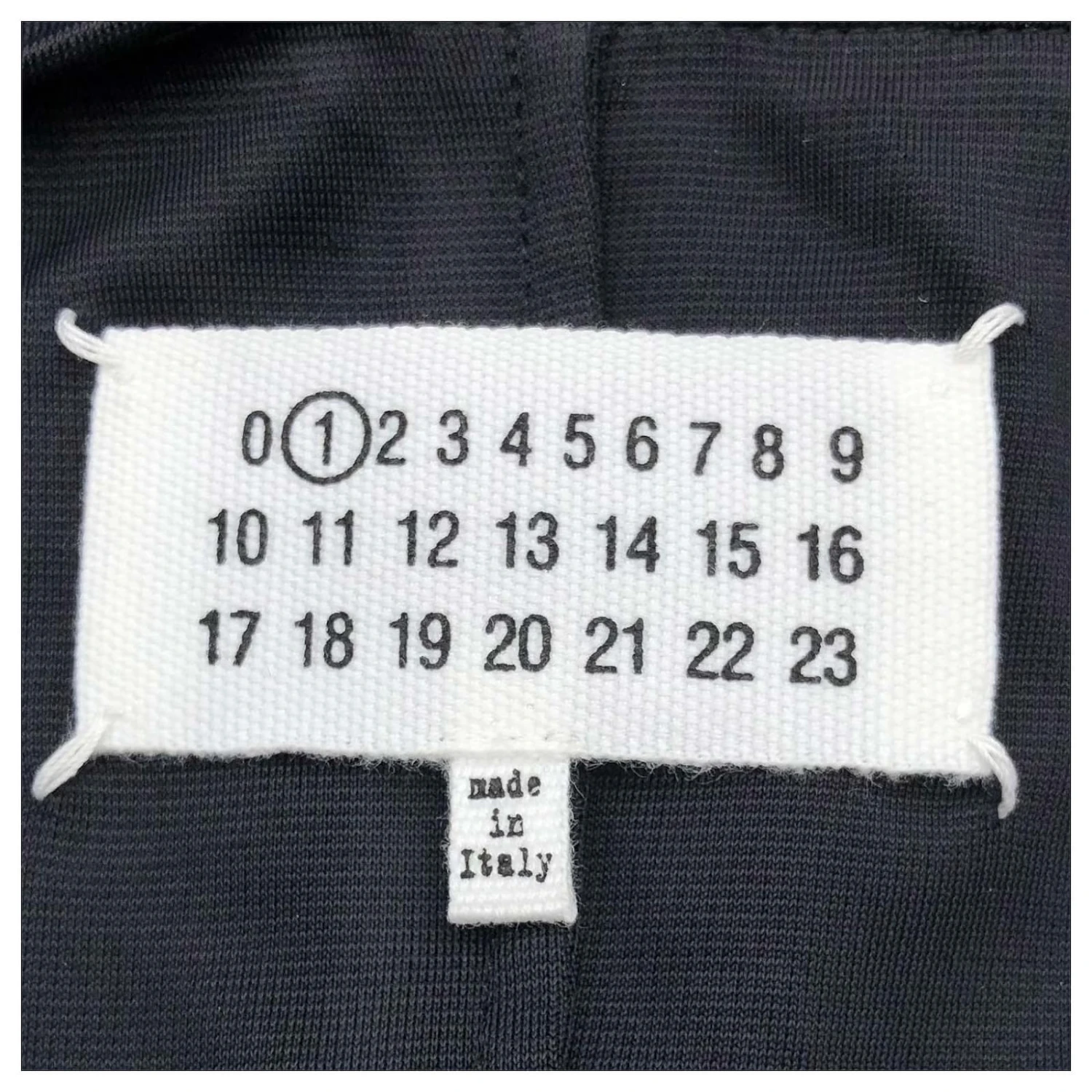 Robe Maison Martin Margiela En Noir Avec Détail Croisé – Image 5