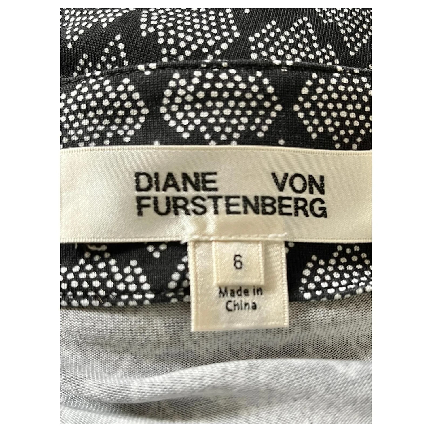 Diane Von Furstenberg Robe Portefeuille DVF Julian En Noir Avec Motif Blanc – Image 6