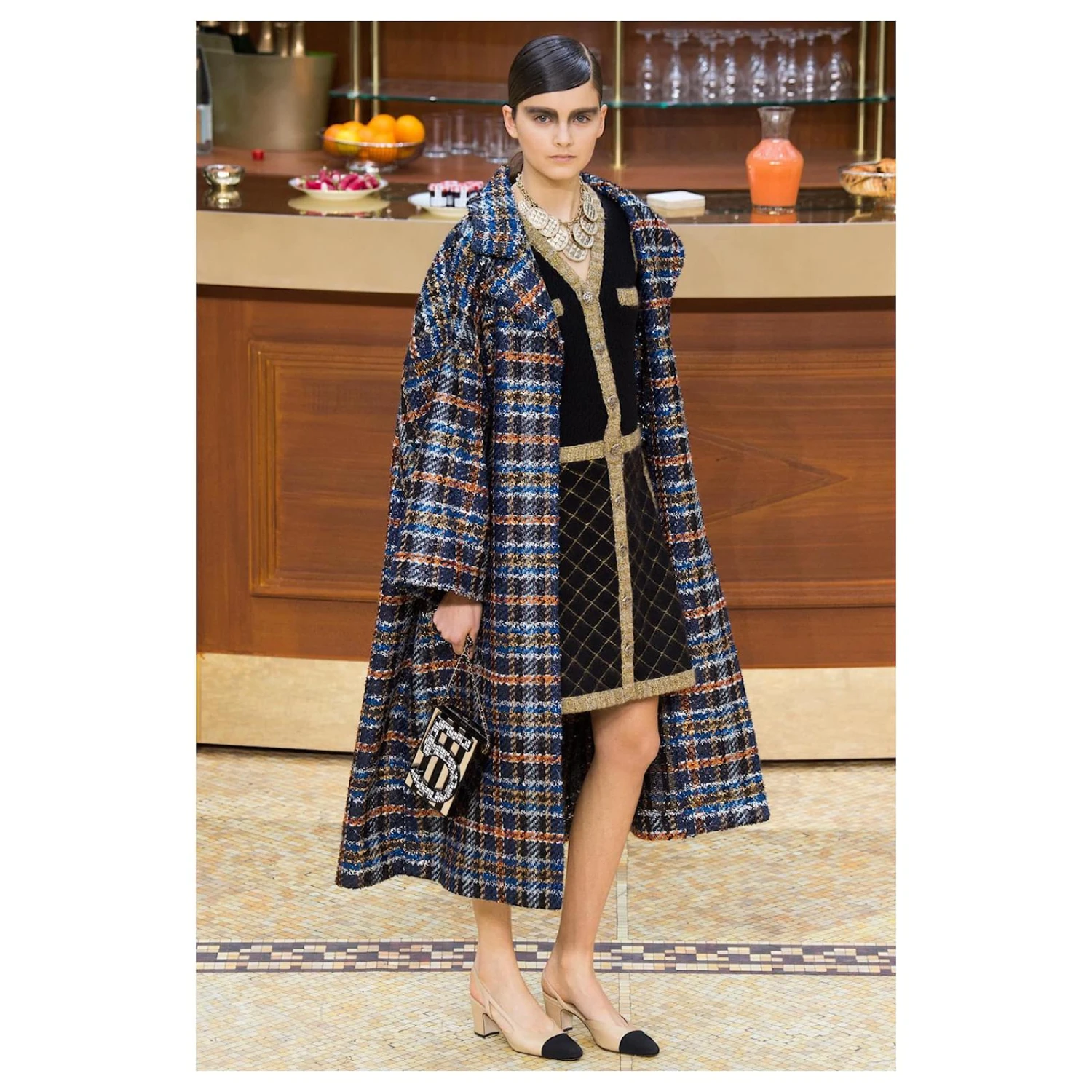 Chanel Robe Veste Iconique Coco Brasserie Noir – Image 2