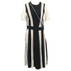 Stella Mc Cartney Robe Stella McCartney En Dentelle Blanche Et Rayures Noires Avec Zip Asymétrique